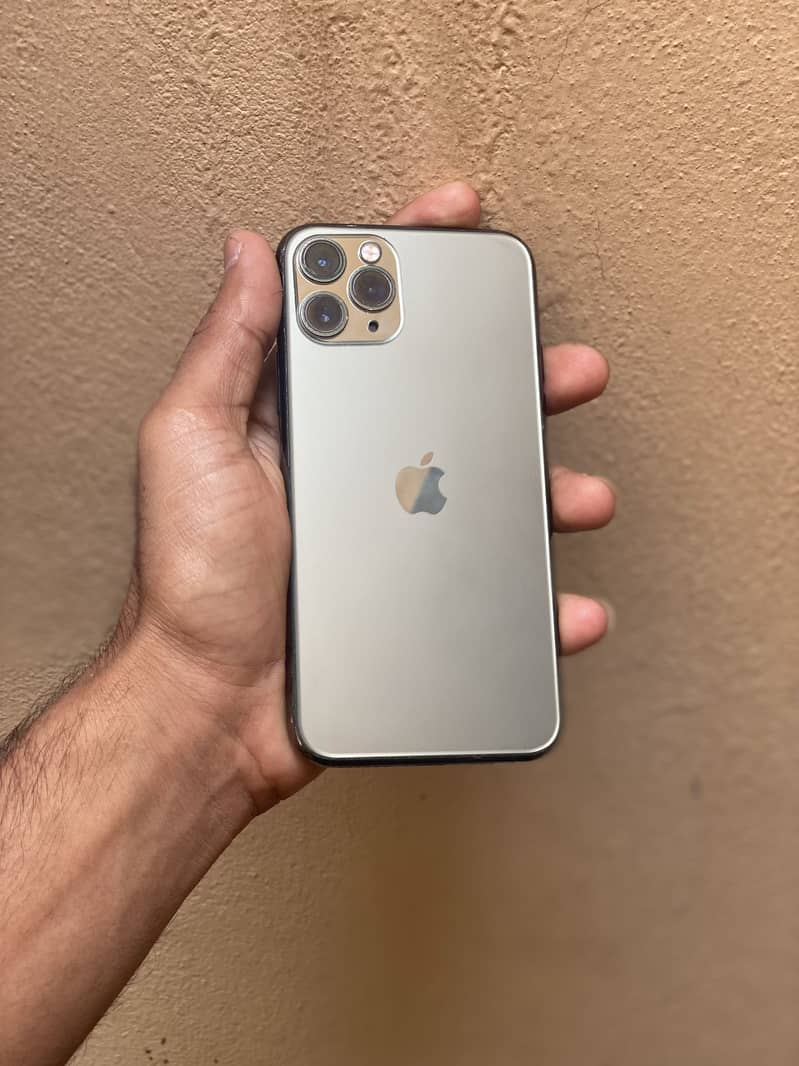 iPhone 11 Pro sim working 3