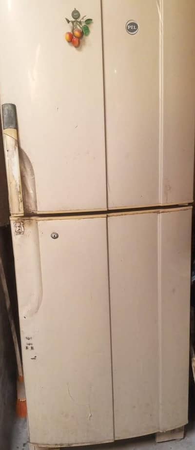PEL Refrigerator achi condition  full saize