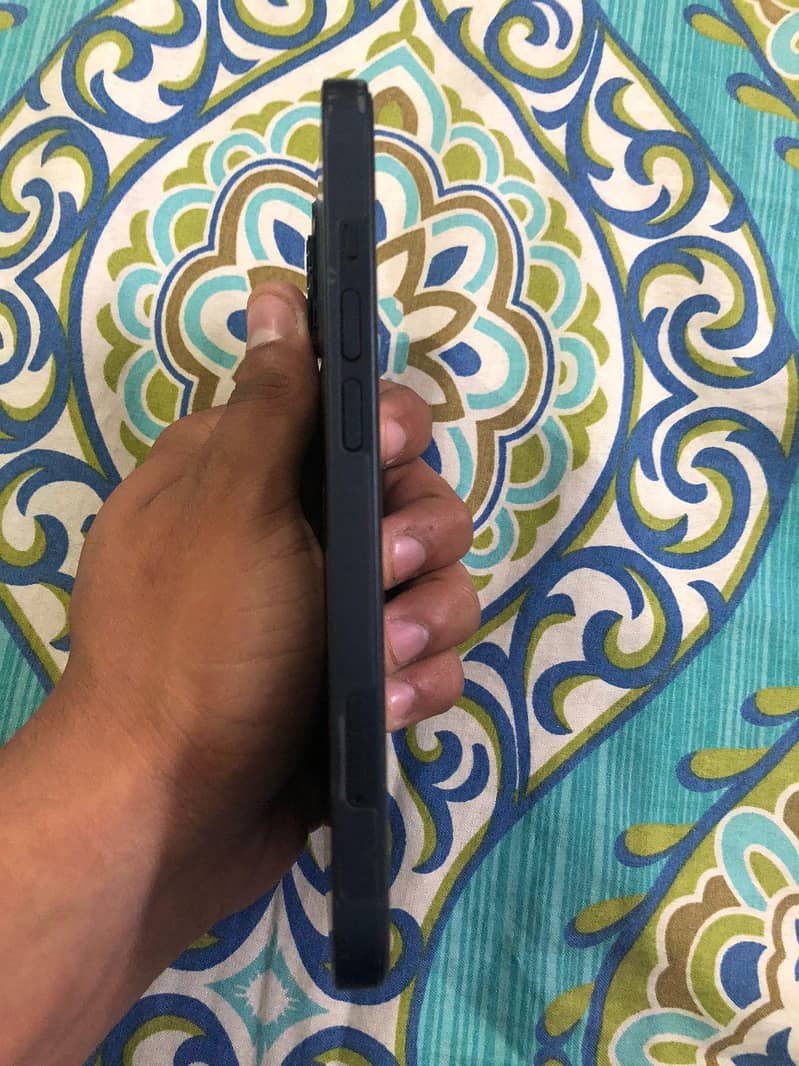 iPhone 13 3