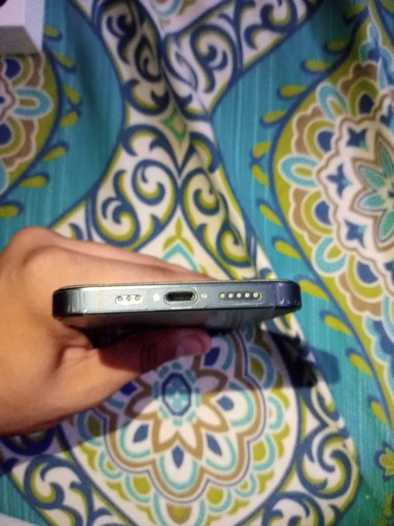 iPhone 13 6