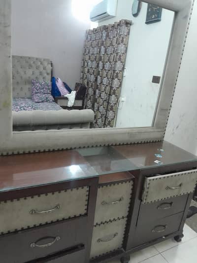 dressing table