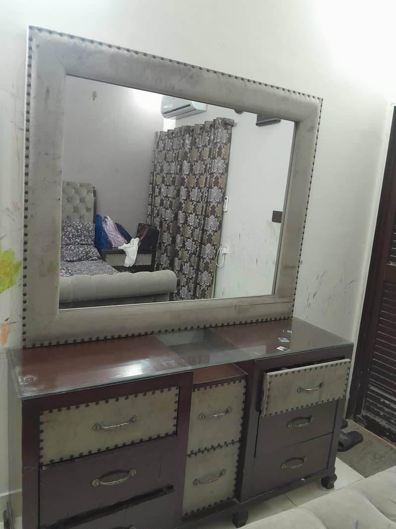 dressing table 2