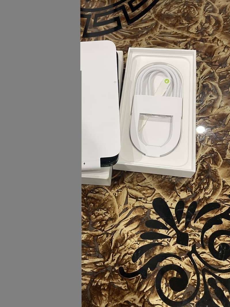 IPhone 16E 3