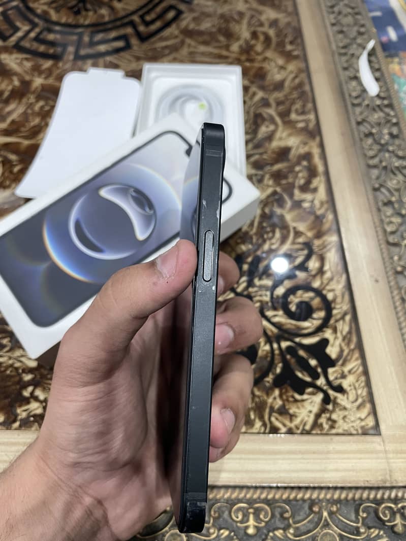 IPhone 16E 4
