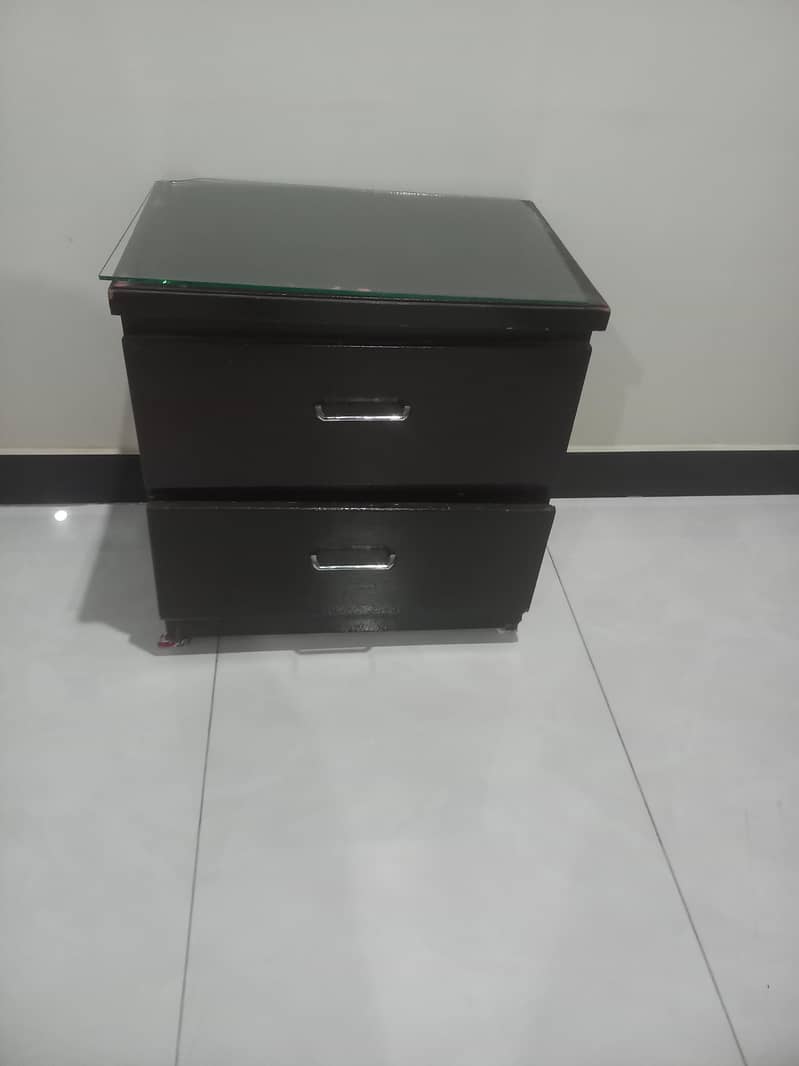 Two single beds one side table with dressing table 1