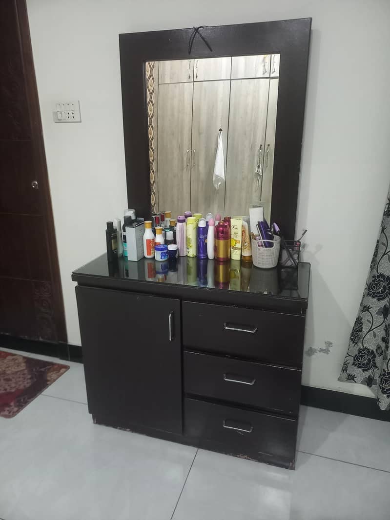 Two single beds one side table with dressing table 2