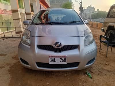 Toyota vitz   2010. /.  2013