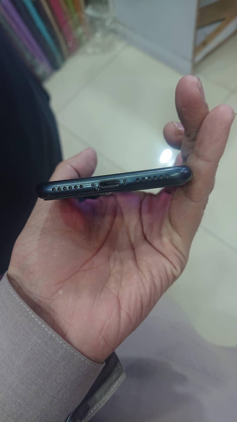 iPhone 7 3