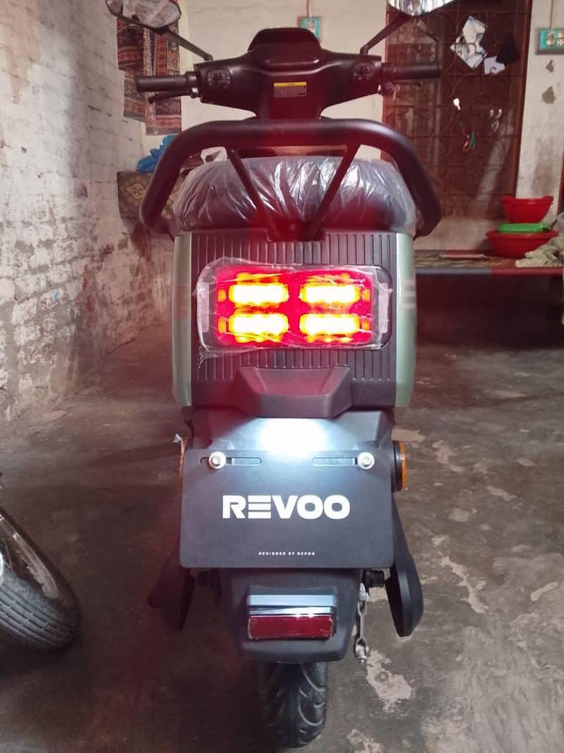 revoo 4