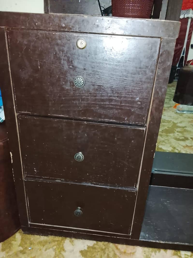 Double Bed & Dressing Table 1