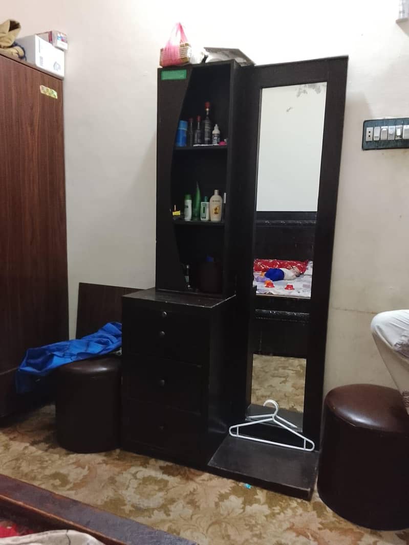 Double Bed & Dressing Table 9