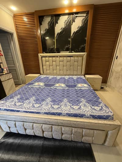 WOODEN STYLISH BED FOR SALE