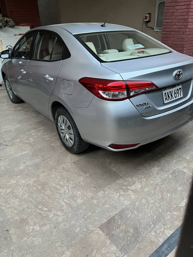 Yaris 5