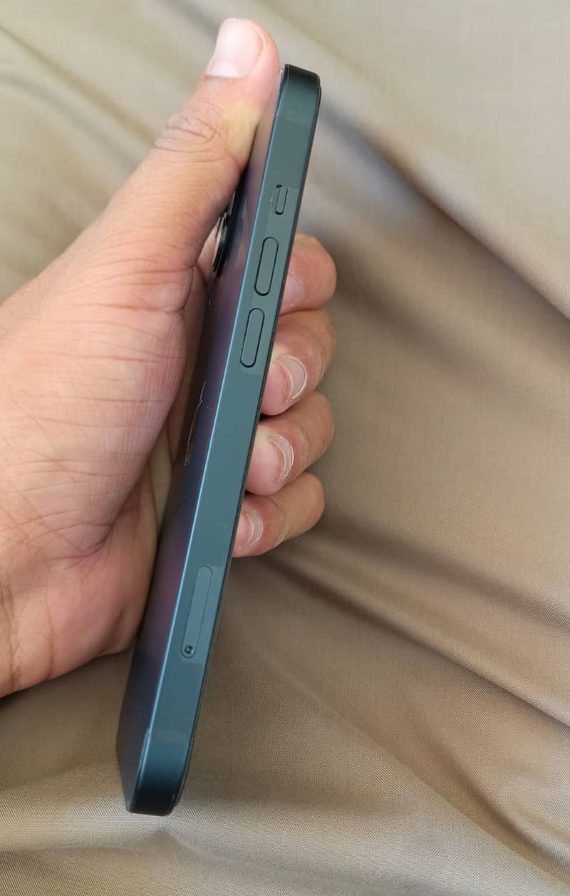 Apple iPhone 13 1