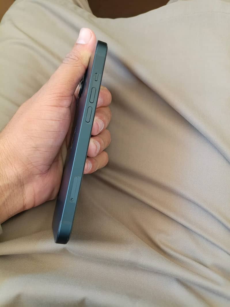 Apple iPhone 13 6