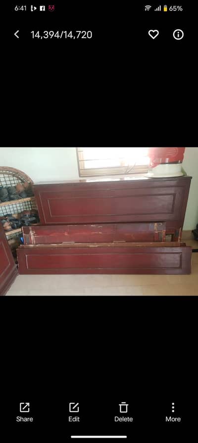 bed and 2 sidetables