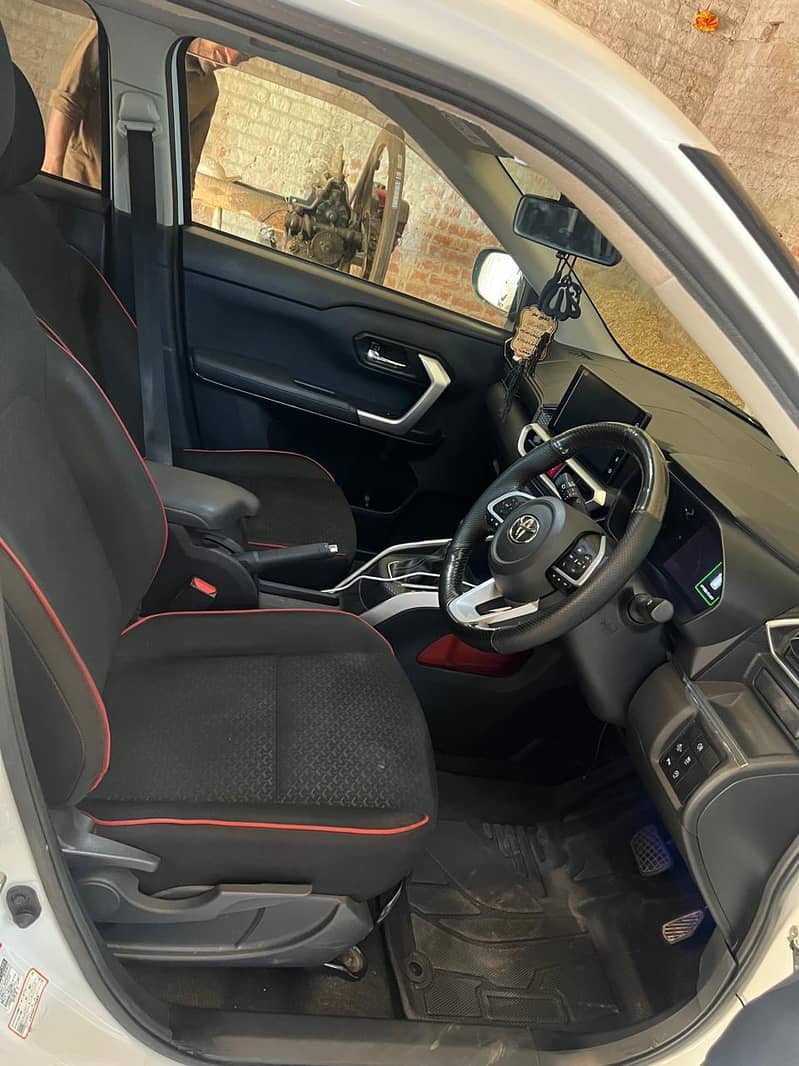 toyota raize 8