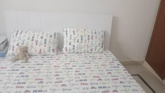 habit marigold queen size bed
