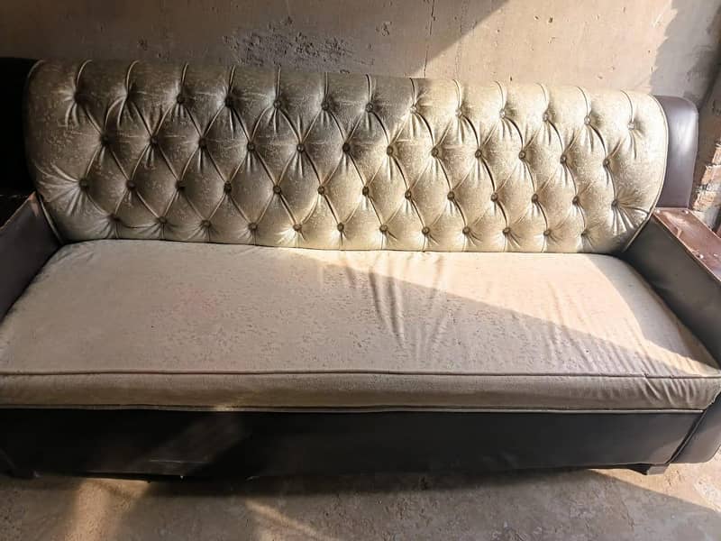 five status sofa 1