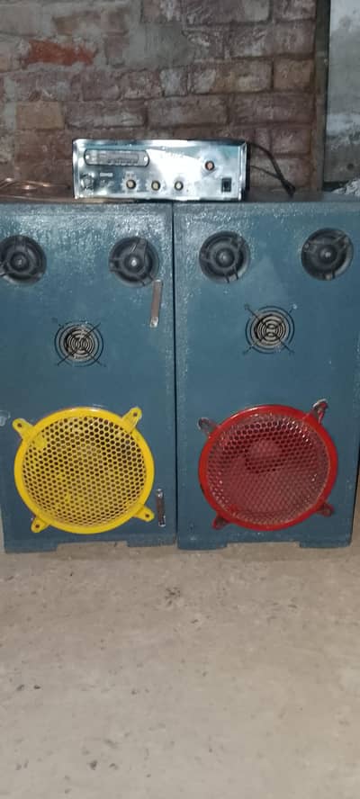 speakers in one amplifier
