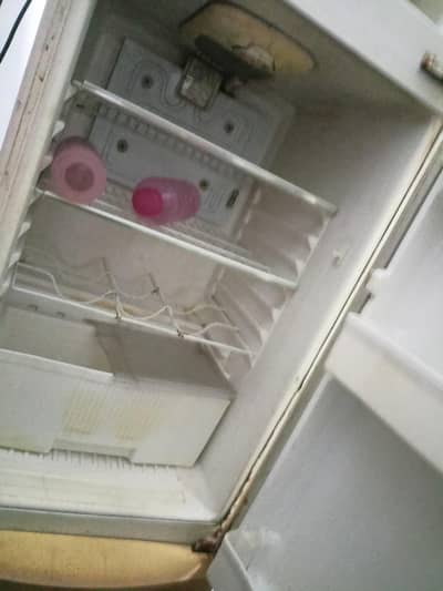 waves fridge for sale 15000