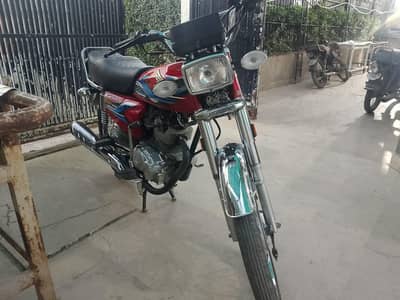 CG 125 red colour bilkul saf condition