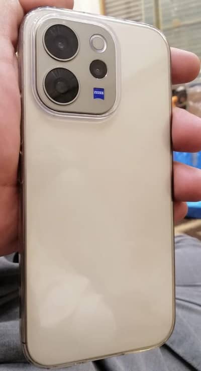 Vivo V70  (12/256)
