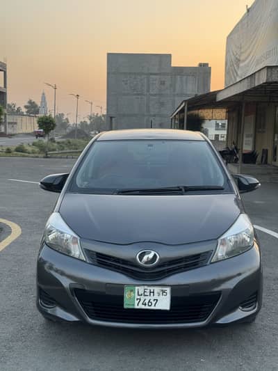 Toyota vitz 2011/2015