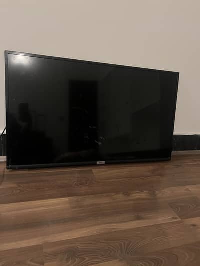 TCL 40S6500 is a 40-inch Full HD