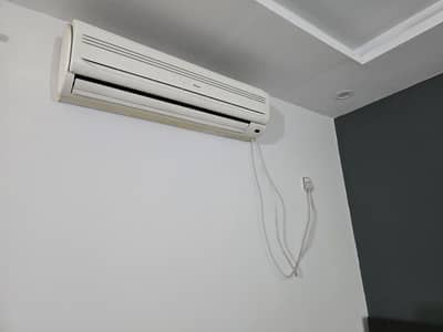haier 1.5 ton AC. cool function only. excellent working condition.