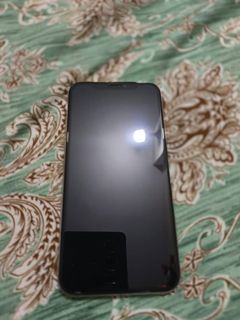 IPhone Xs 4