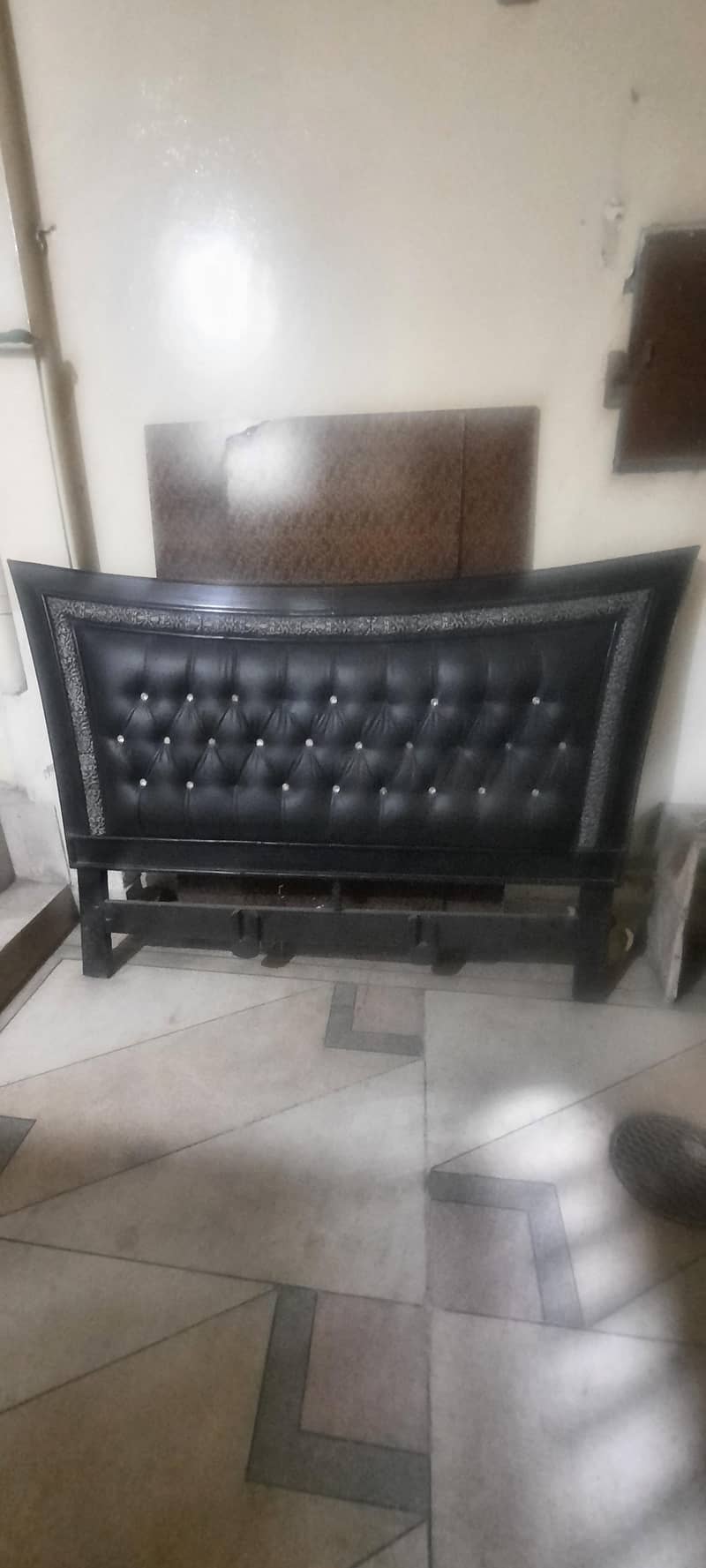 good condition bed 0