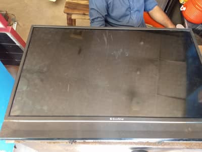 EcoStar 32 Inch LED TV for Sale – Excellent Condition