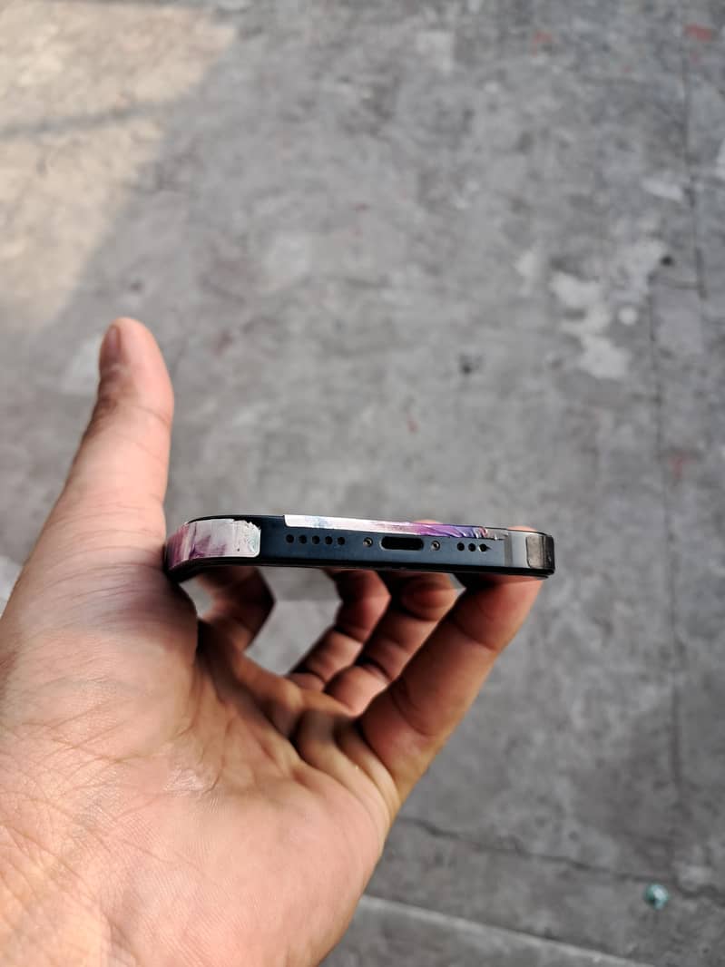 Apple iPhone 13 2