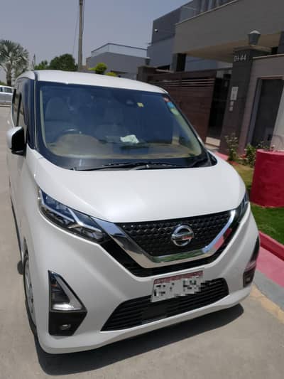 Nissan Dayz Highway Star Semi Hybrid