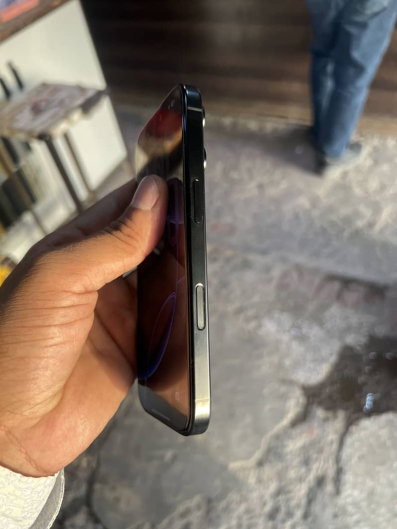 Iphone 16 pro 4
