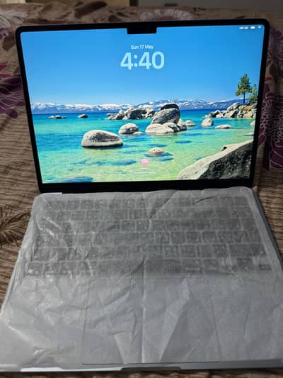 MacBook m4 256gb 16gb  (1 month used )