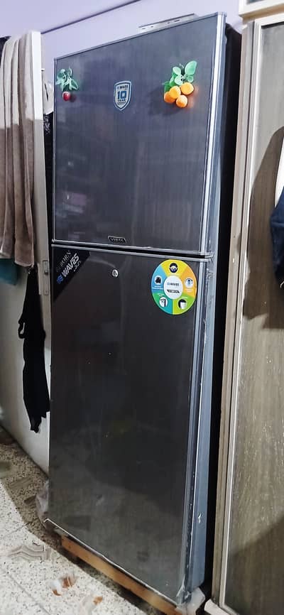 Waves Fridge Under Warranty  15cu/ft Mint Condition
