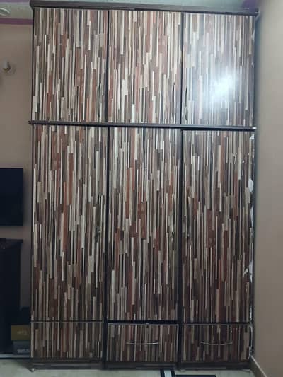 almari for urgent sale