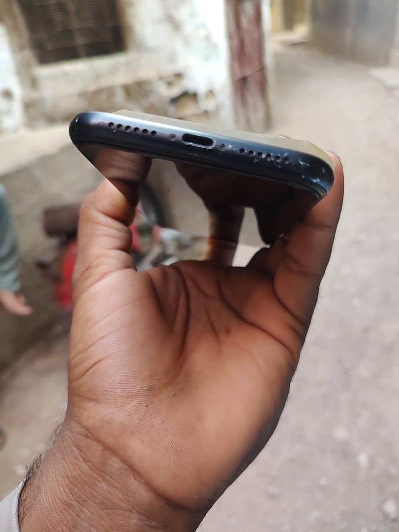 iPhone XR 1