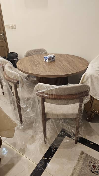 premium Dining set with chair available for sale now