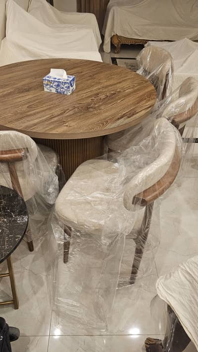 premium Dining set with chair available for sale now