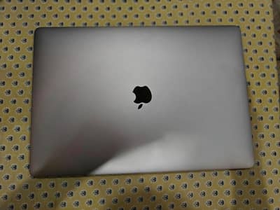MacBook pro i7 2019
