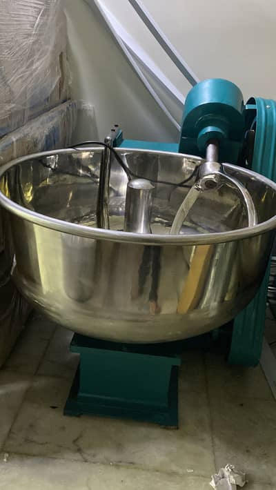 Atta kneading machine 50 kg stainless steel tub and fork