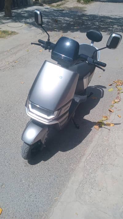 Revoo A12 Scooty for sale