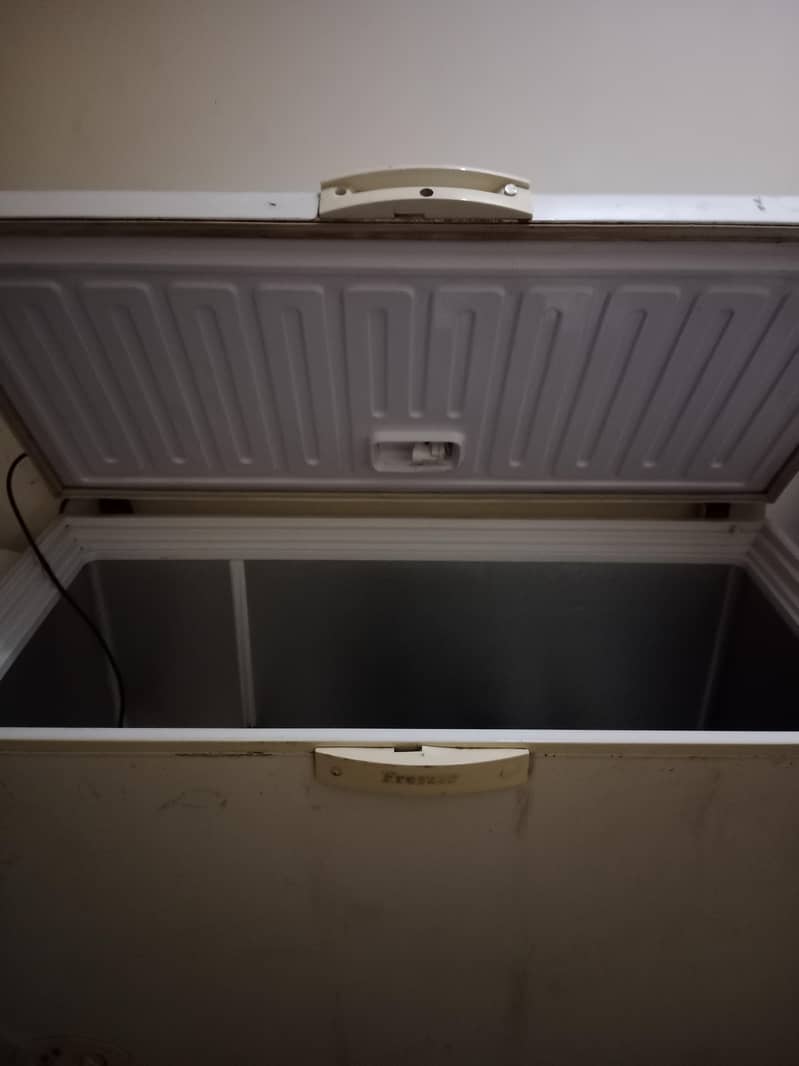 waves deep freezer 1