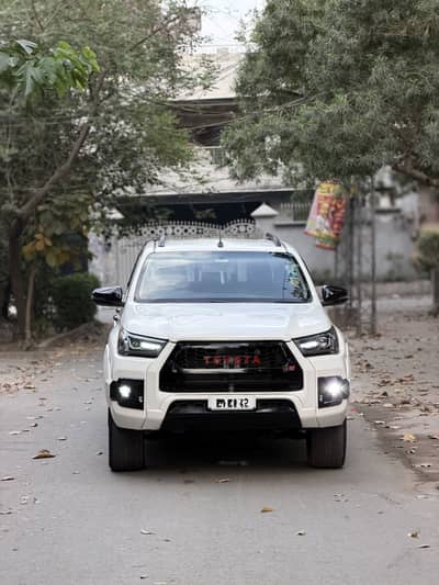 Toyota hilux revo v 2018 model 2800 cc