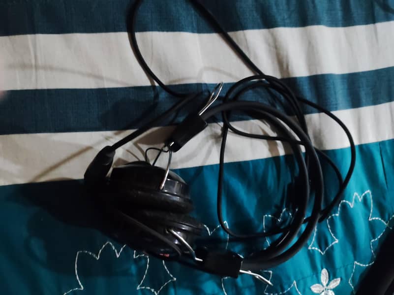 Logitech keyboard, wireless mouse, headphones, controller 3