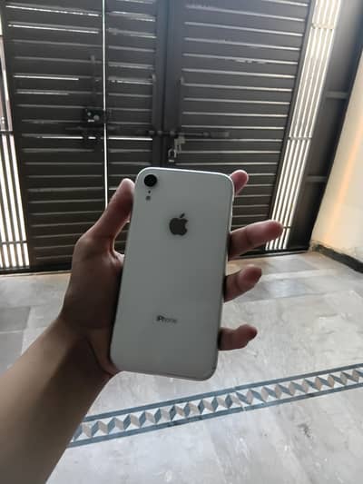 I phone XR NON PTA.     EXCHANGE POSSIBLE