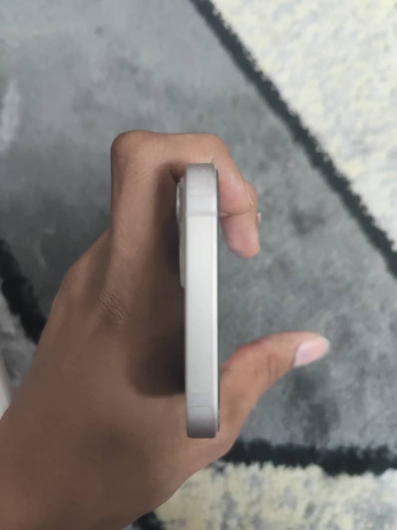 Iphone 13 4